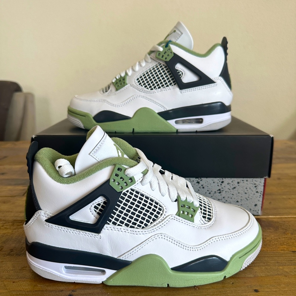 WMNS AIR JORDAN 4 RETRO 6.5